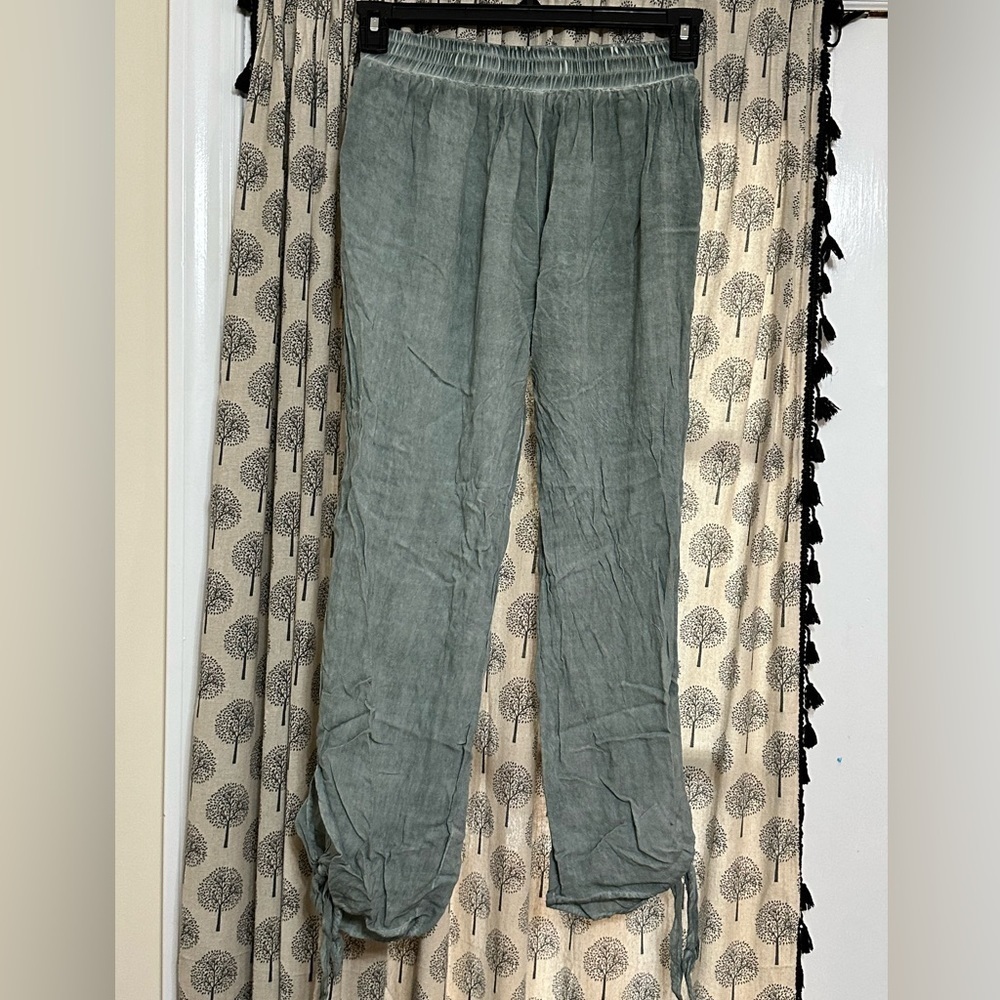 Women’s Entró large pull-on Aladdin pants in green tie-dye boho